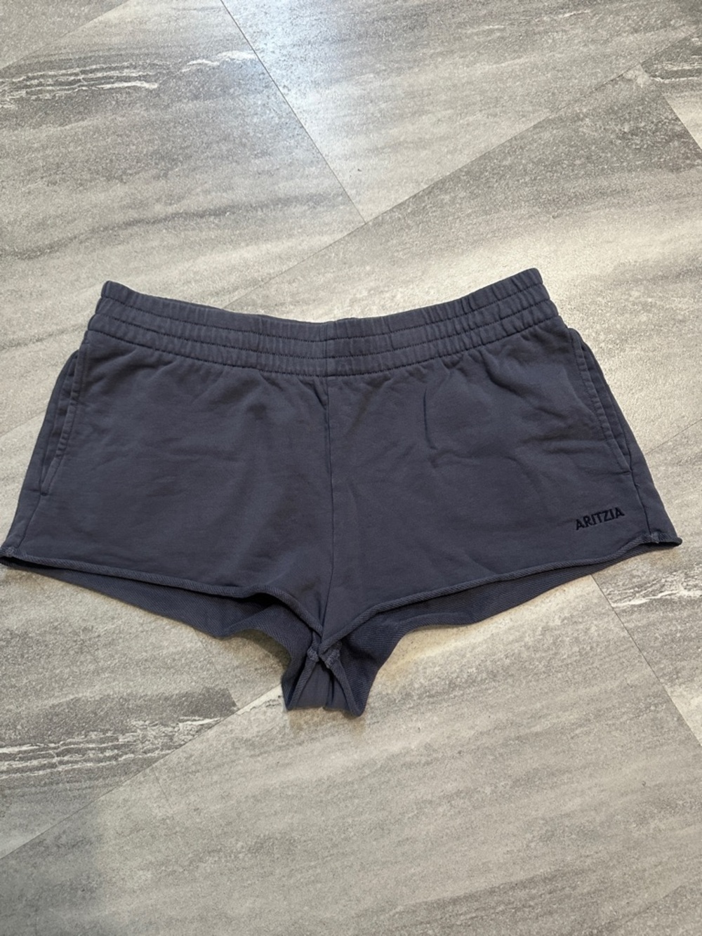 Aritzia Cozy Sweatfleece Boyfriend Lo-Rise Mini Shorts M